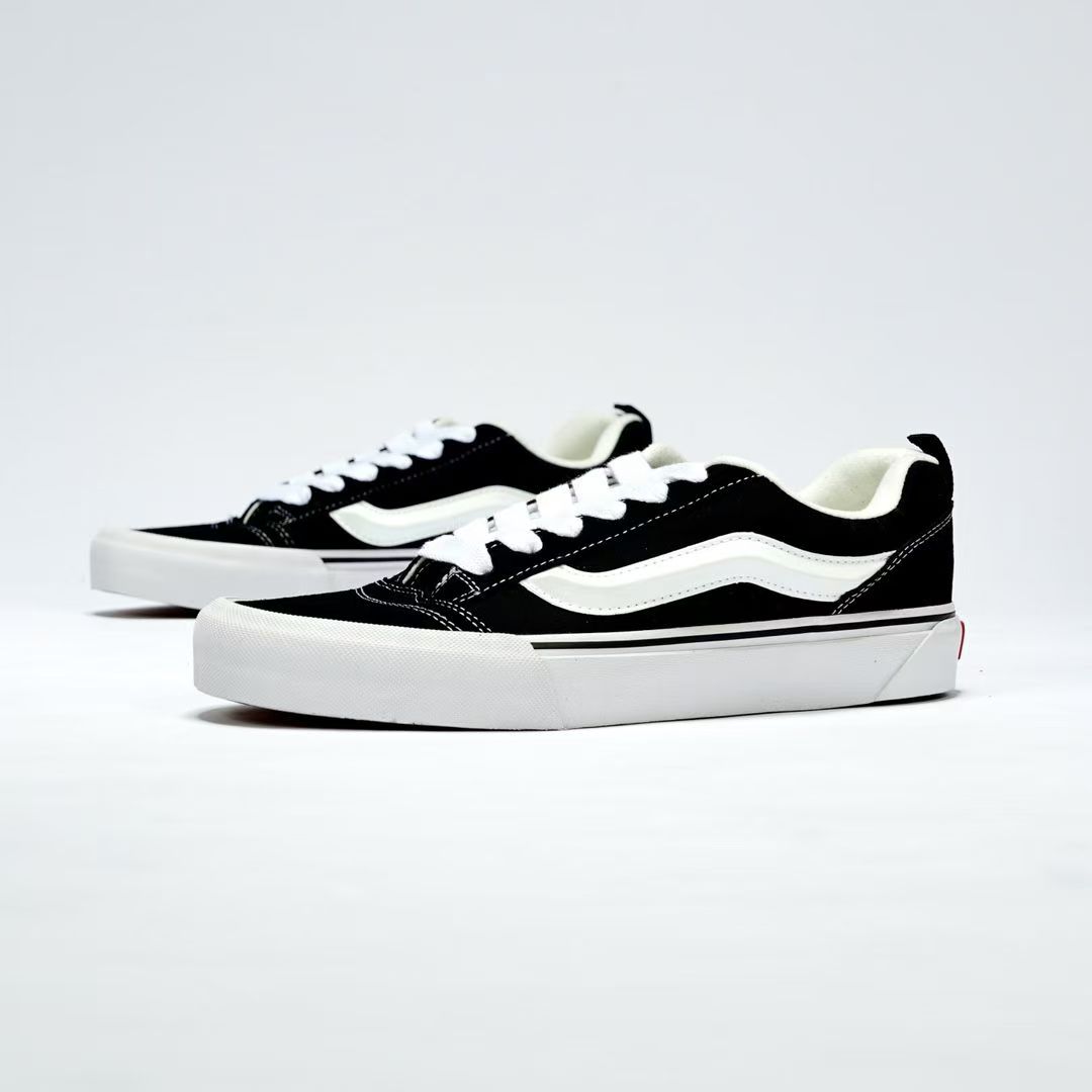 Vans Knu-Skool black and white