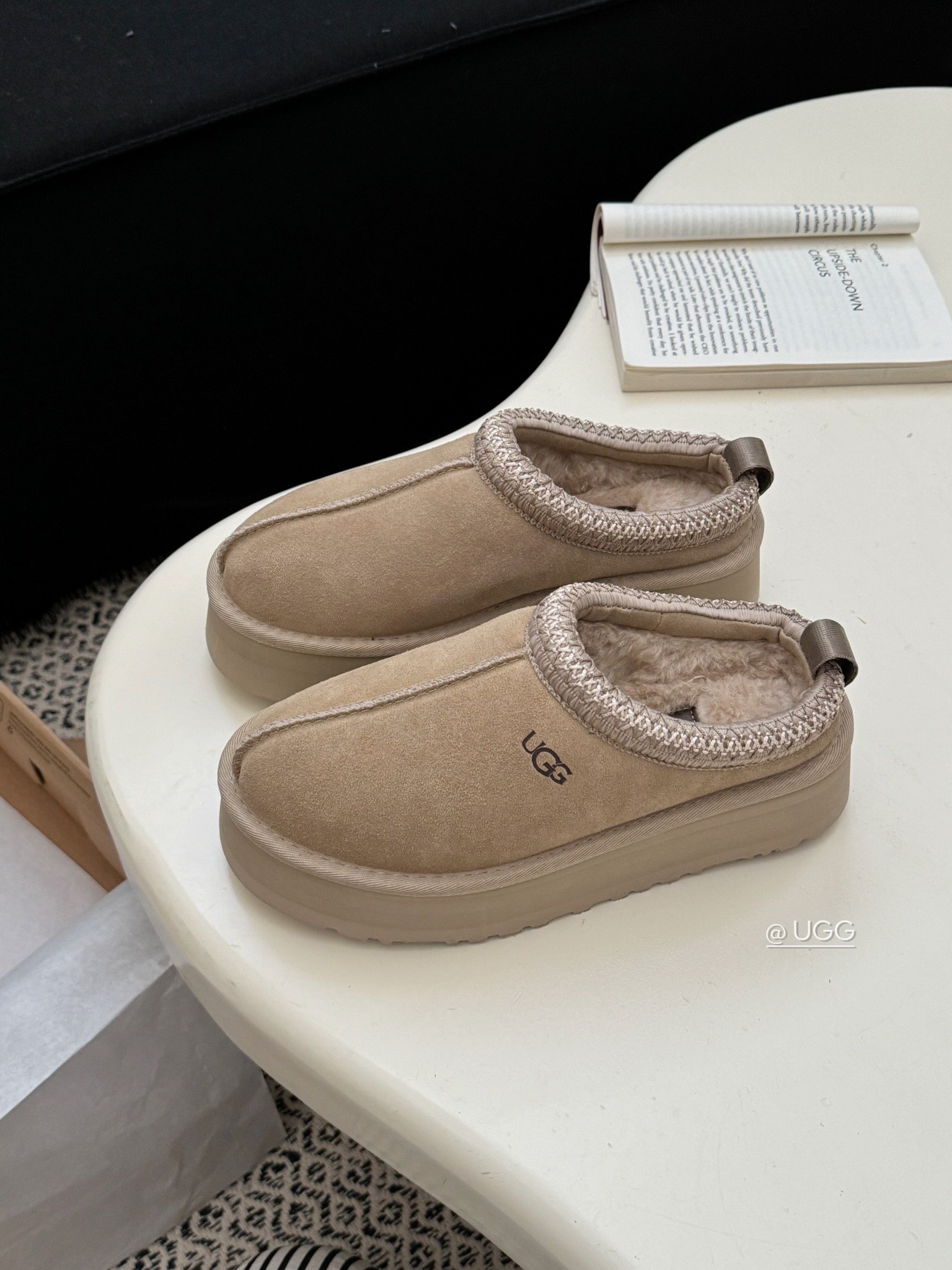 Pantofle UGG Tazz II mustard seed 1122553 EUR40