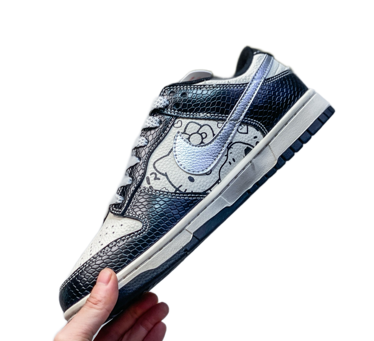 Nike SB Dunk Low Supreme Collab Hello Kitty