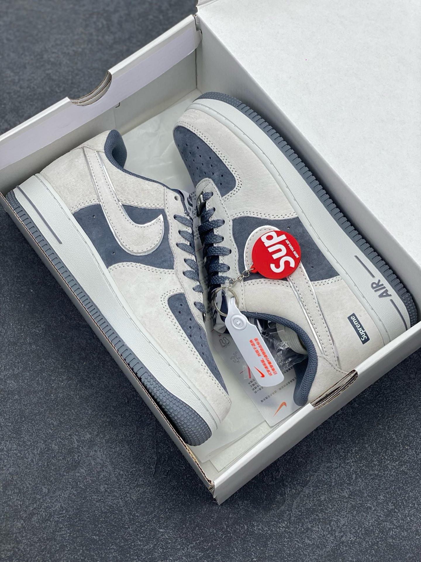 Nike Air Force 1 '07 Low x Supreme grey