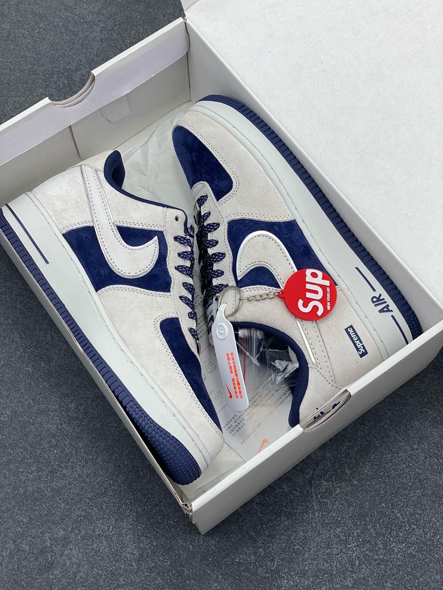 Nike Air Force 1 '07 Low x Supreme blue