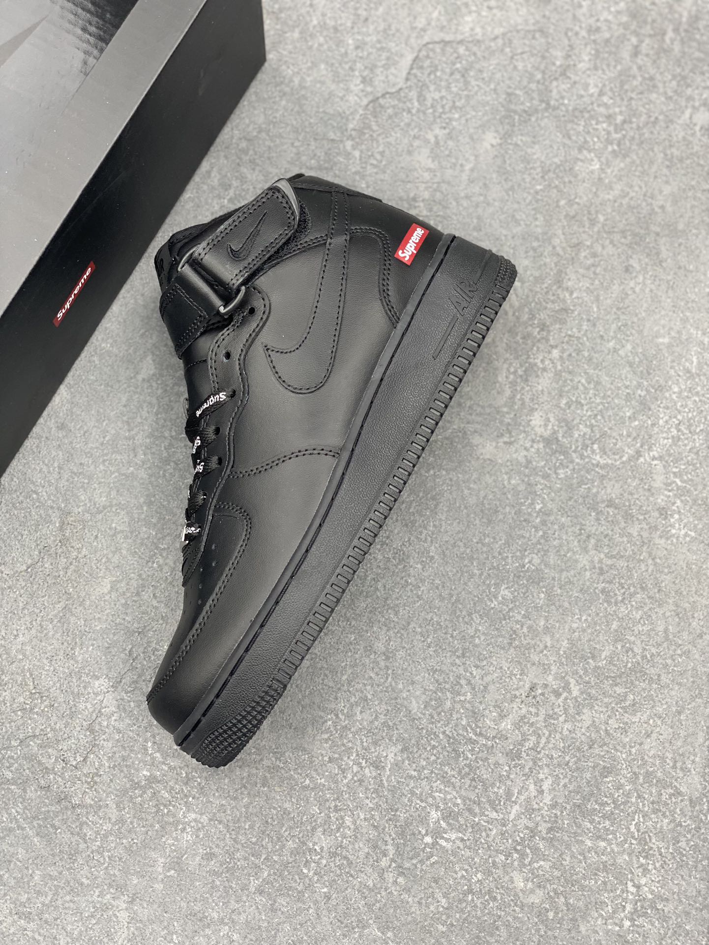 Supreme x Nike Air Force 1 Mid Black