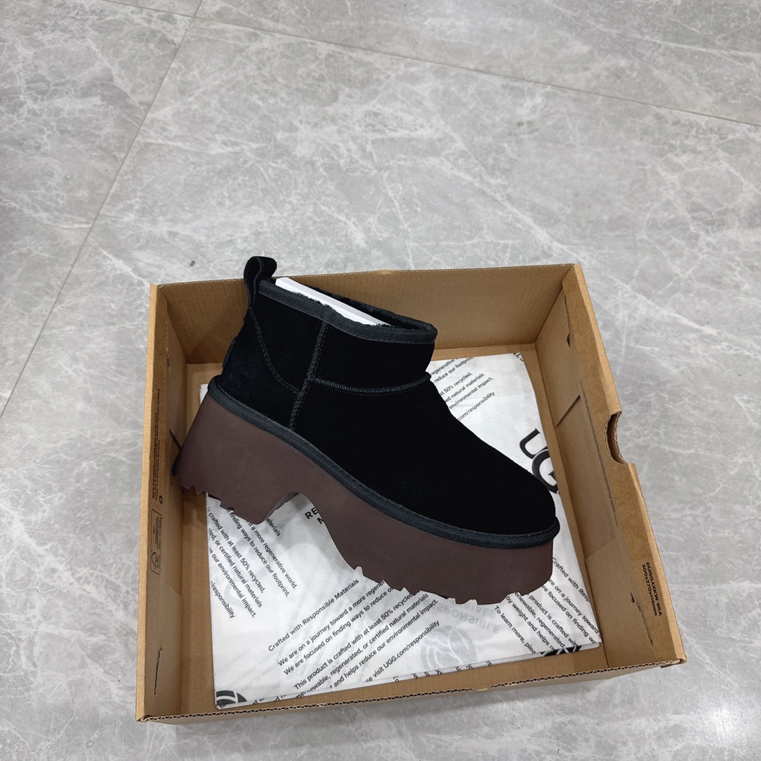 UGG Classic Ultra Mini new heights black