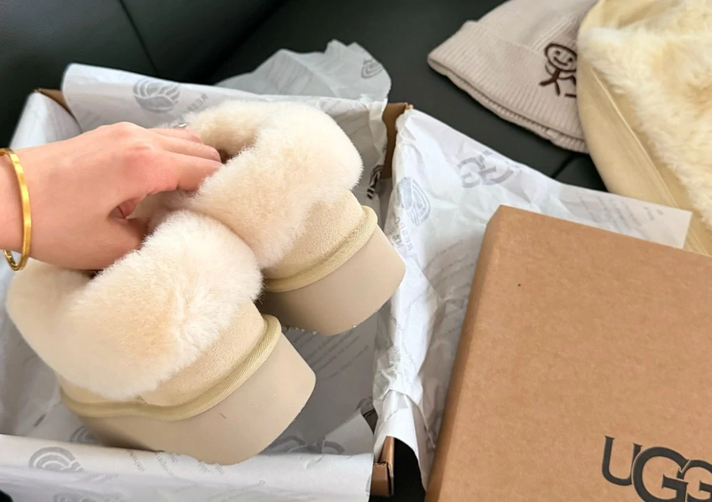 UGG Women's Coquette Stitch Slipper Sand Cream