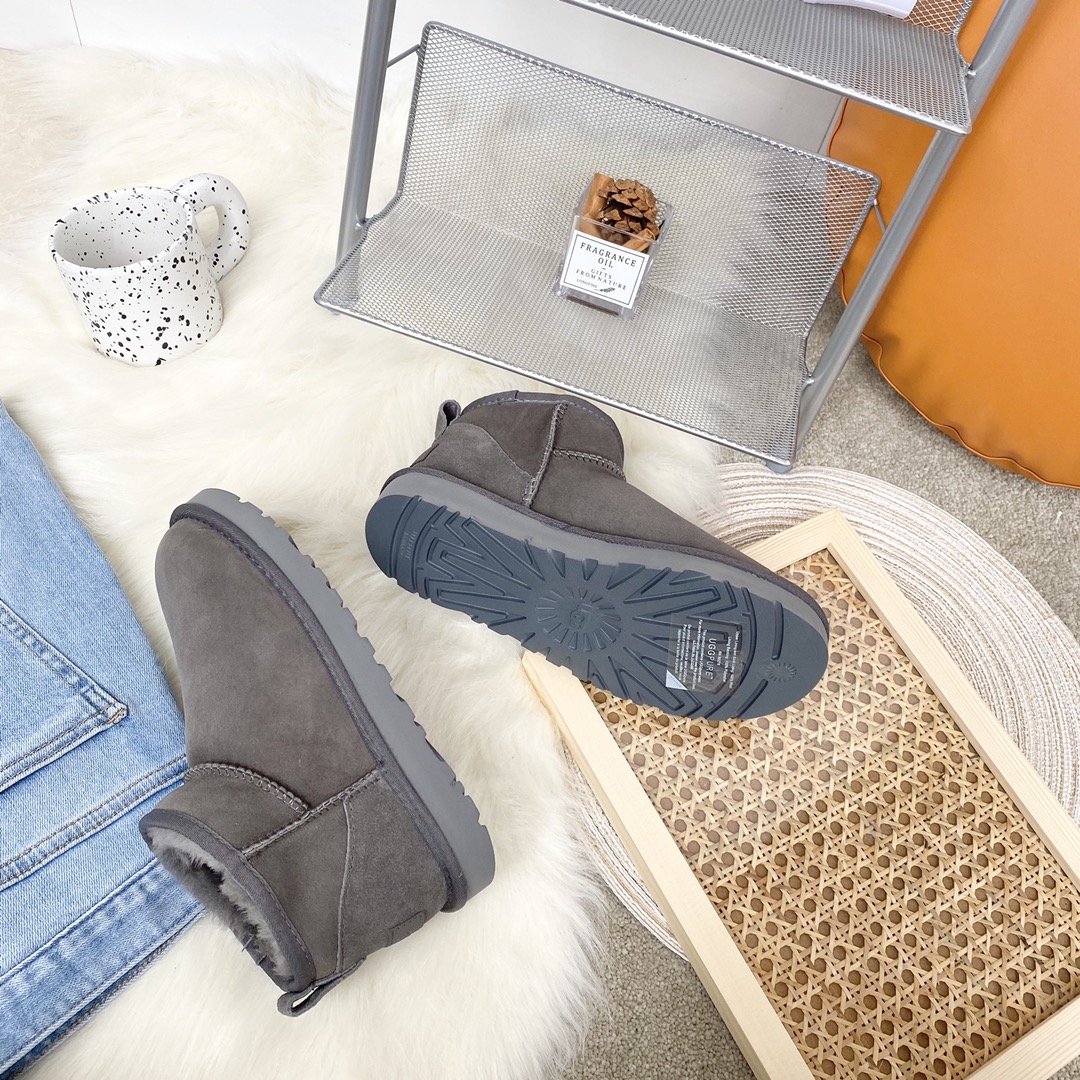 UGG Classic Ultra mini šedé