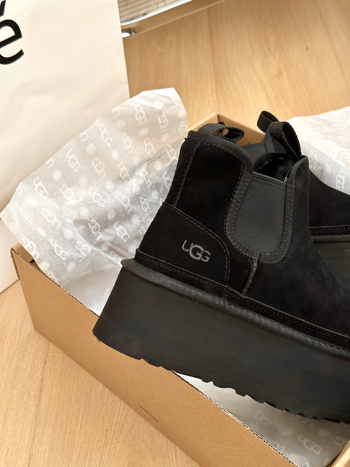 UGG Neumel Platform Chelsea black 1134526