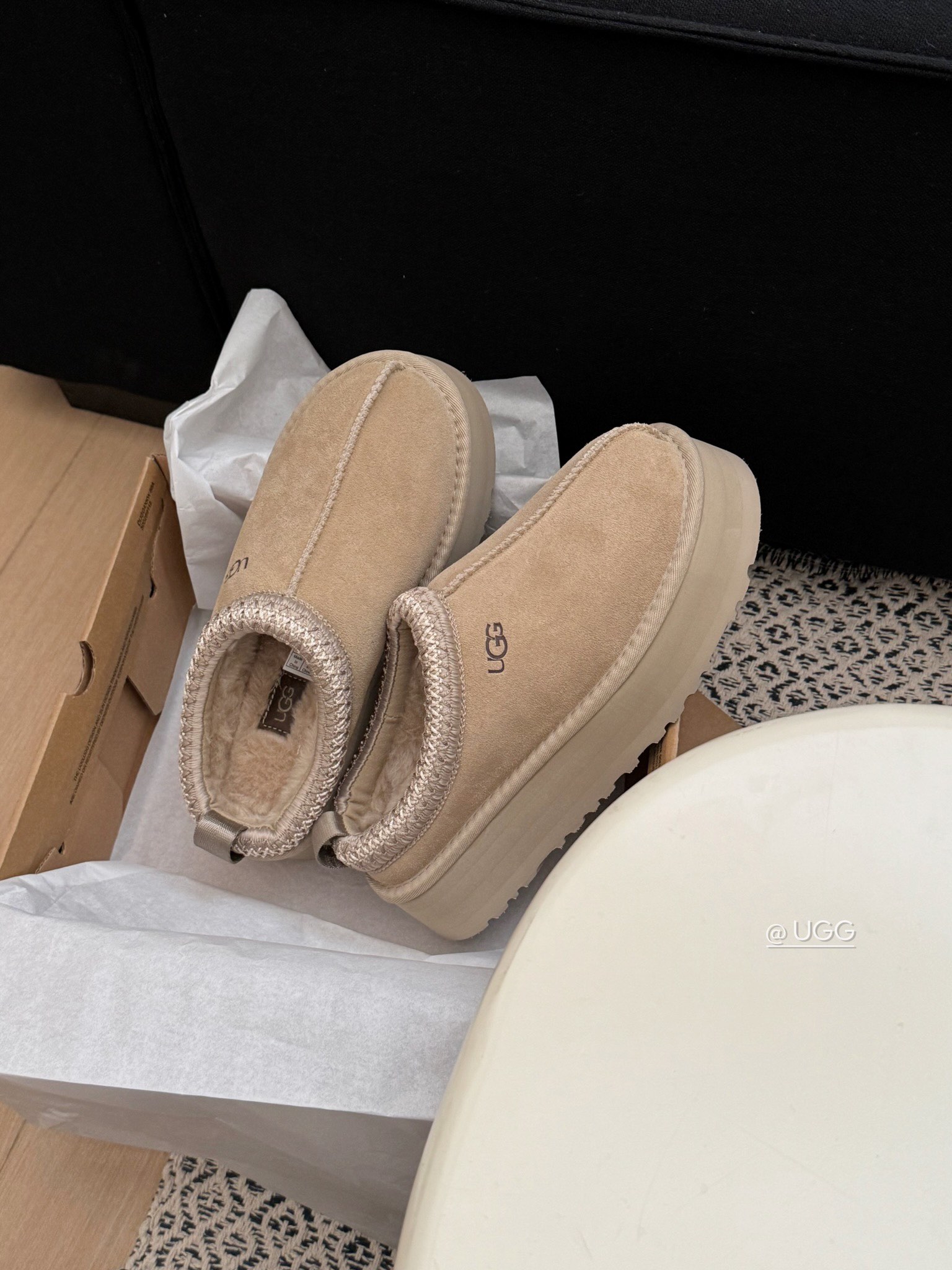 Pantofle UGG Tazz II mustard seed 1122553 EUR40