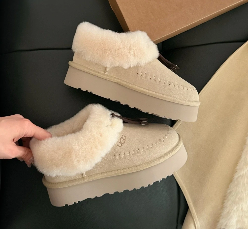 UGG Women's Coquette Stitch Slipper Sand Cream