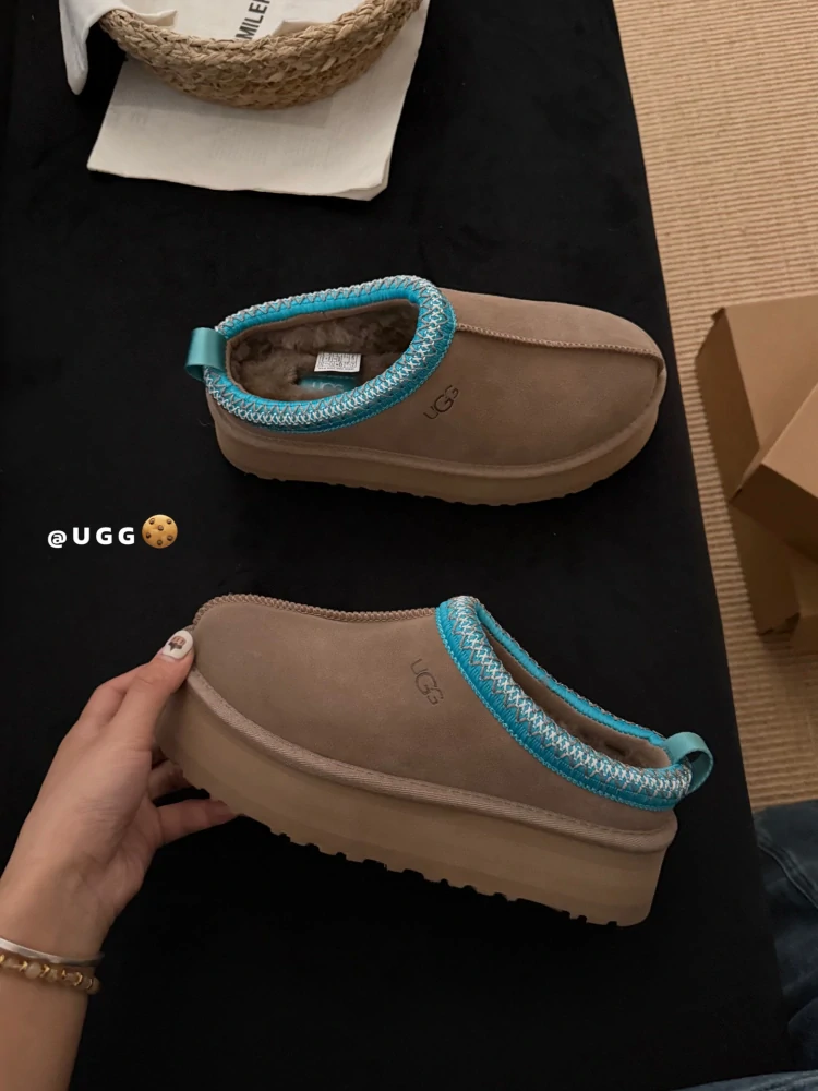 Pantofle UGG Tazz II Caribou/Sapphire Ice