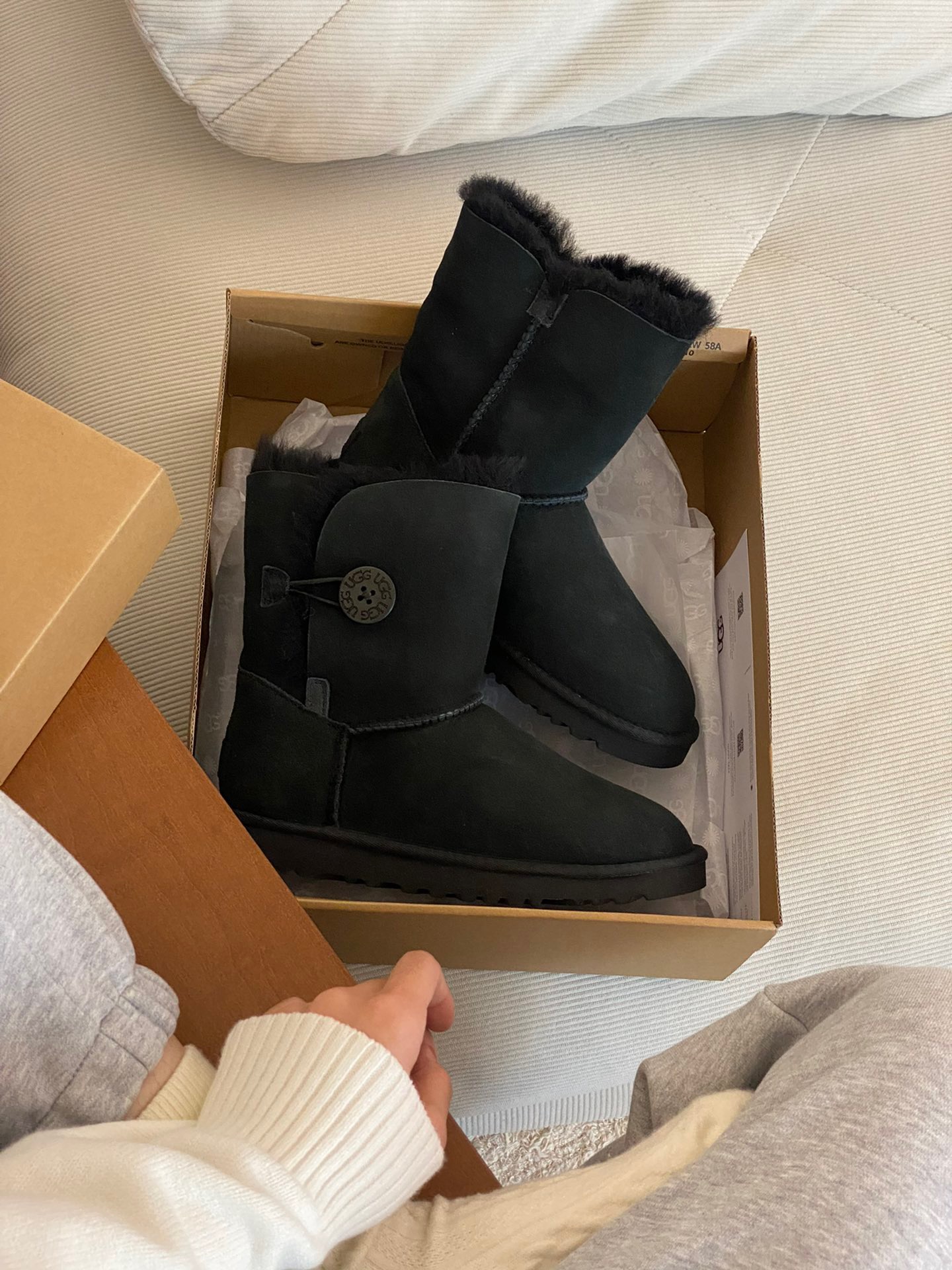 Boty UGG - W Bailey Button 5803 černé