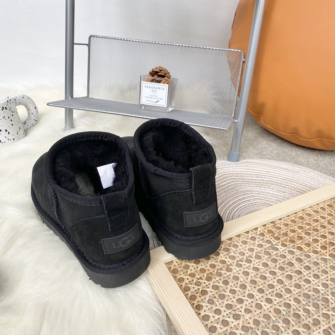 UGG Classic Ultra mini černé
