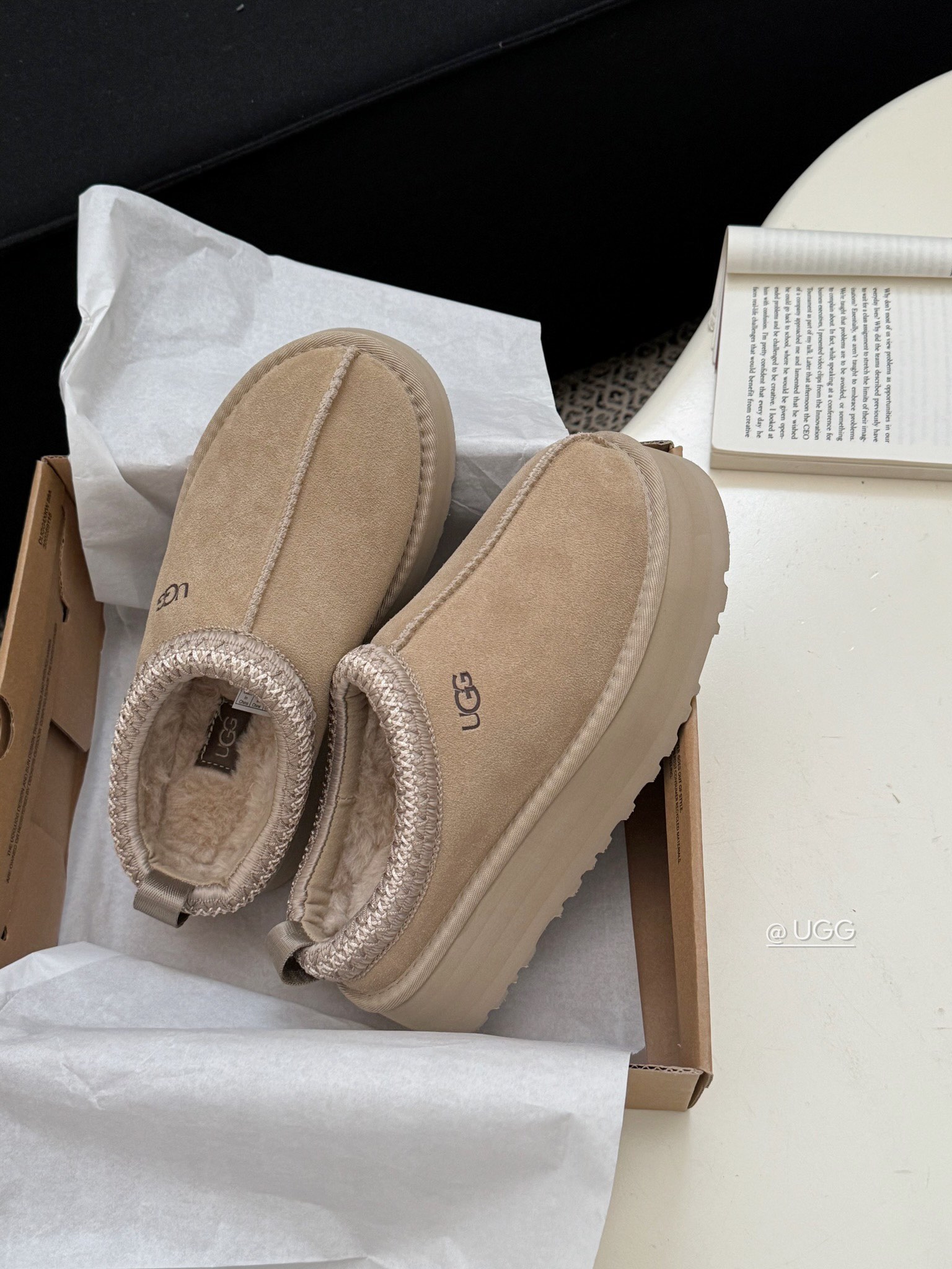 Pantofle UGG Tazz II mustard seed 1122553 EUR40