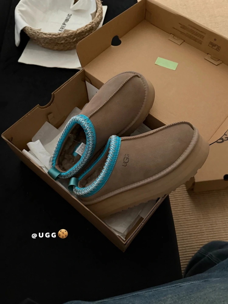 Pantofle UGG Tazz II Caribou/Sapphire Ice