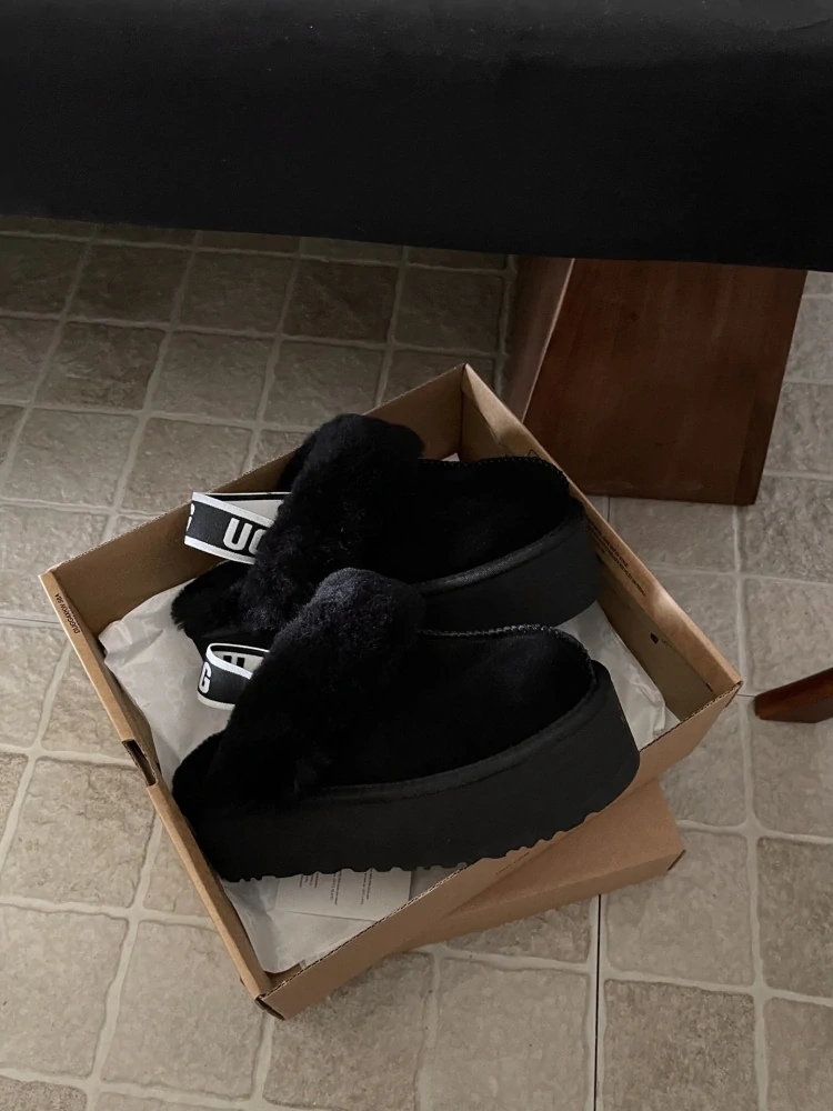 UGG Funkette black