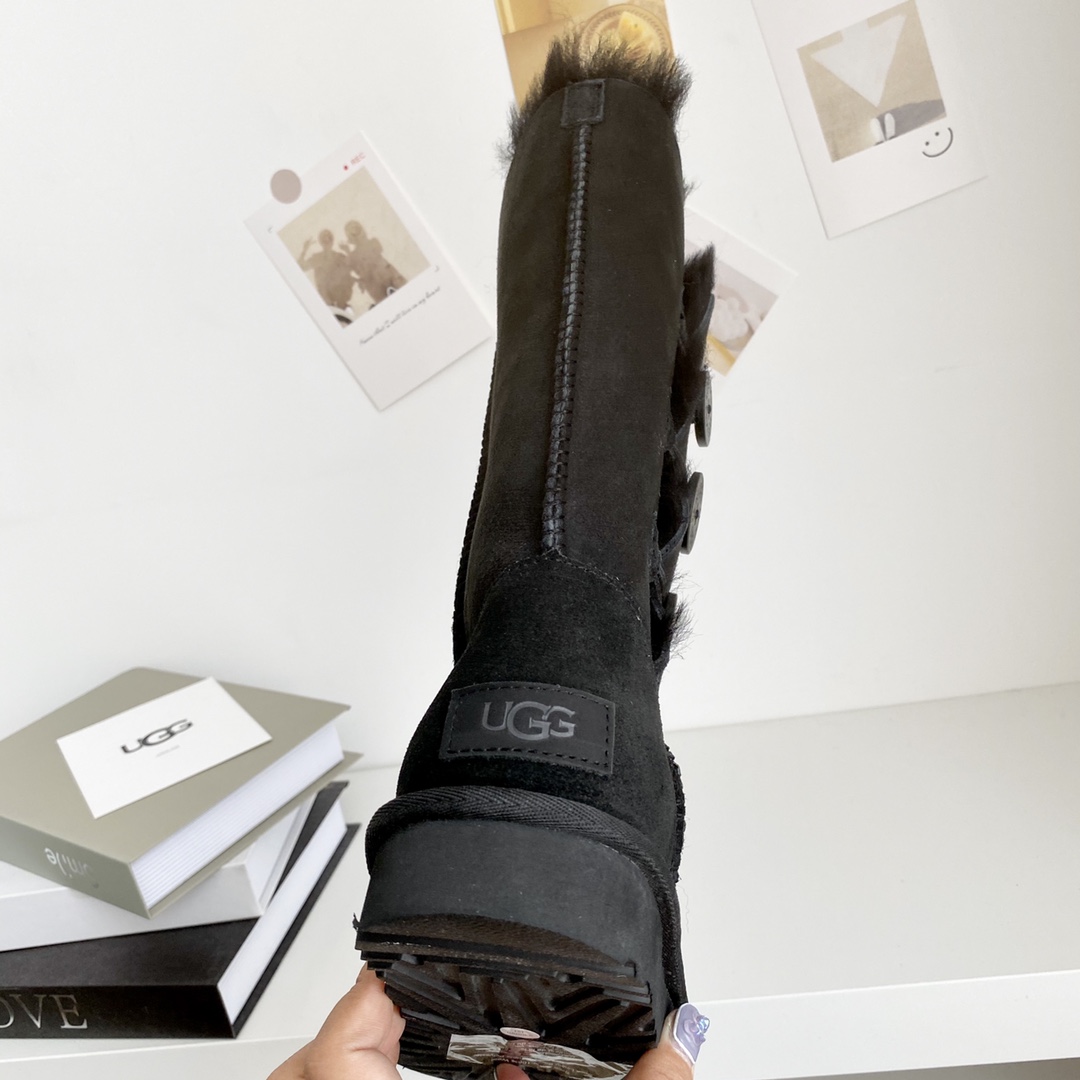 UGG W Bailey Button Triplet II 1873 černé