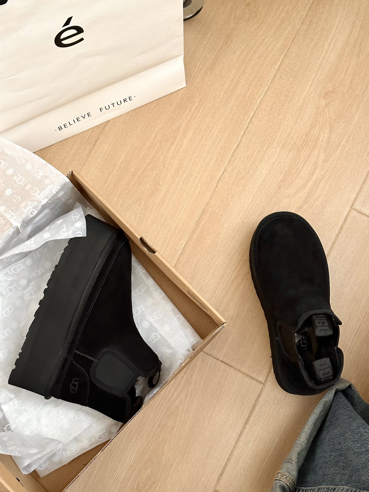 UGG Neumel Platform Chelsea black 1134526