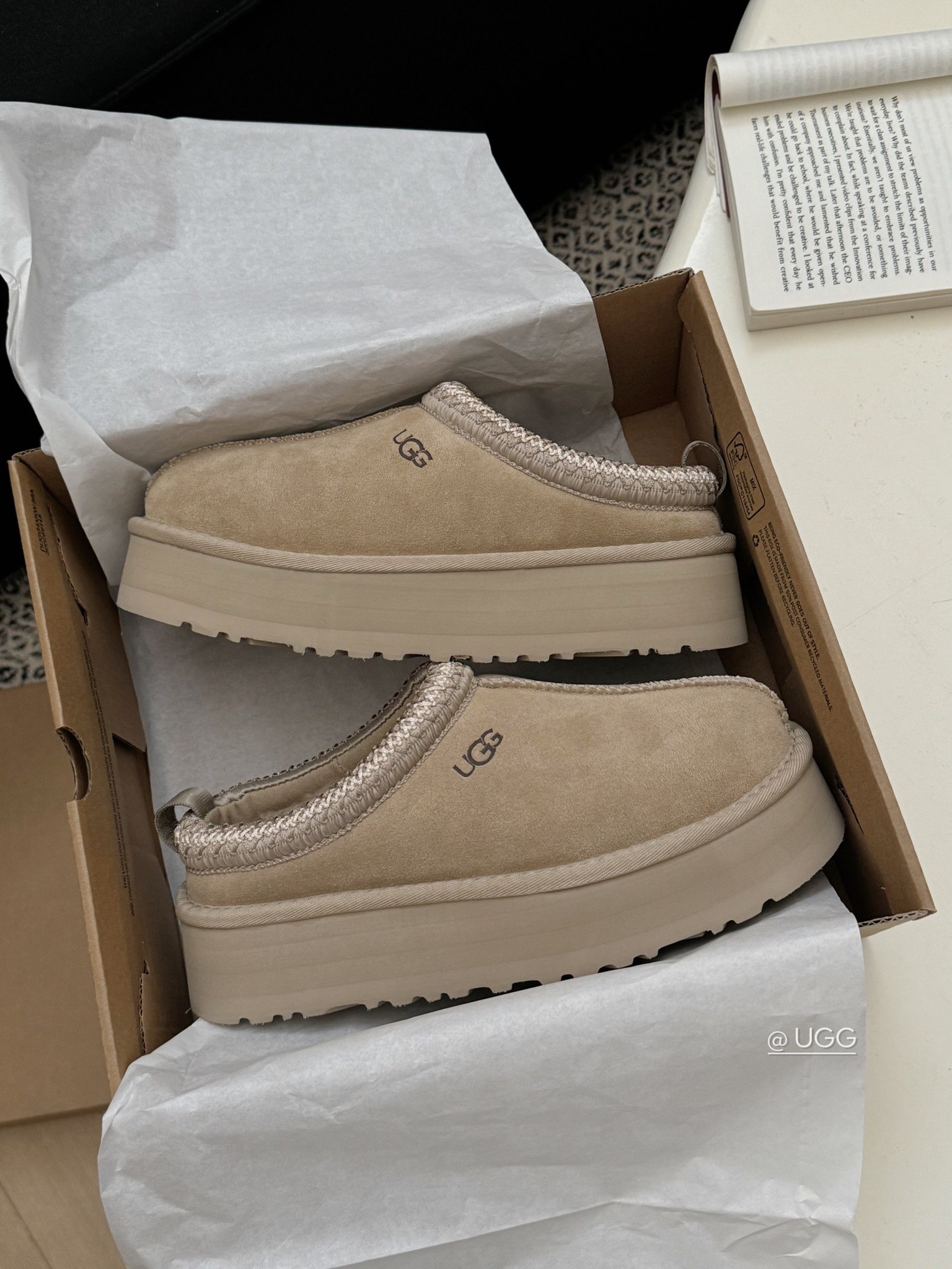 Pantofle UGG Tazz II mustard seed 1122553 EUR40