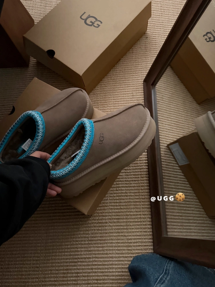 Pantofle UGG Tazz II Caribou/Sapphire Ice
