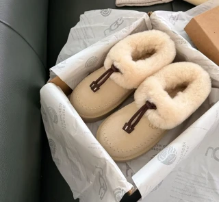 UGG Women's Coquette Stitch Slipper Sand Cream