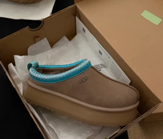 Pantofle UGG Tazz II Caribou/Sapphire Ice